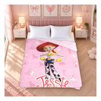 Cobertor Ligero Super Suave Matrimonial Diseños Providencia® Jessy La Vaquerita 850 G Multicolor