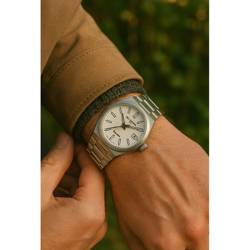 Reloj Analógico Para Hombre Mod. Np20160macbi Marca Nivada® Plateado Gris