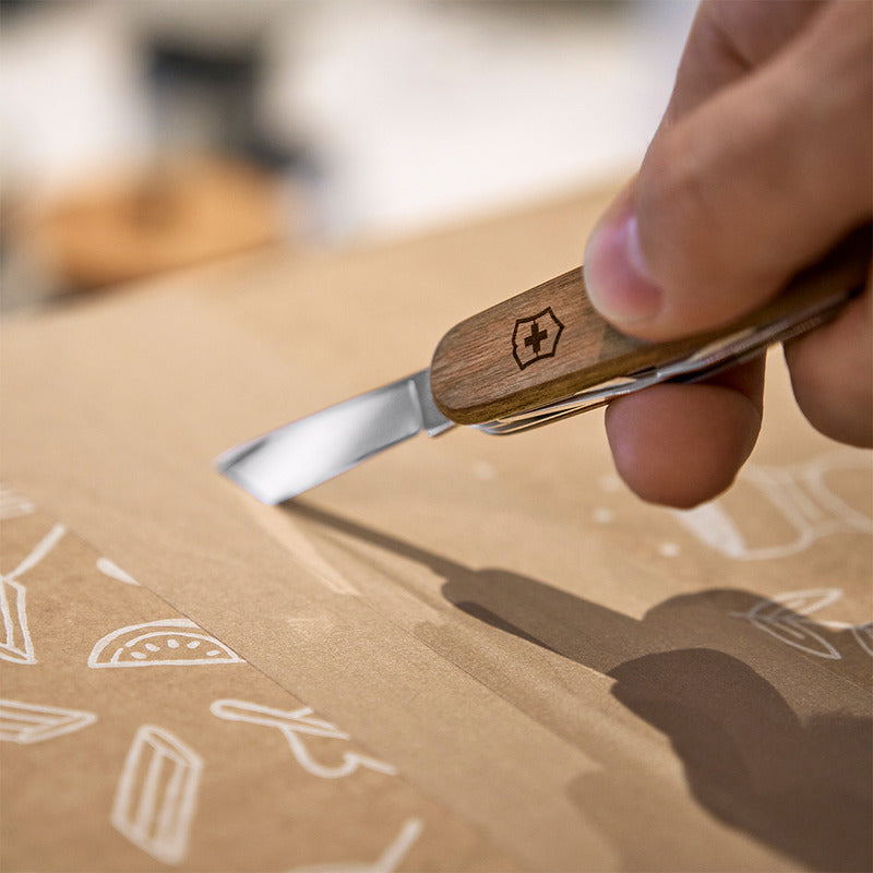 Navaja Mediana De Madera Café Victorinox - 1.3601.63 Color Marrón