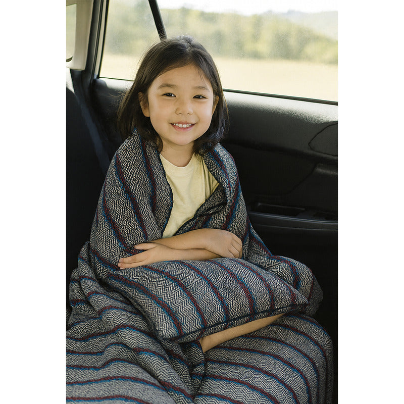 Frazada De Viaje Artesanal Con Almohada Set De Descanso