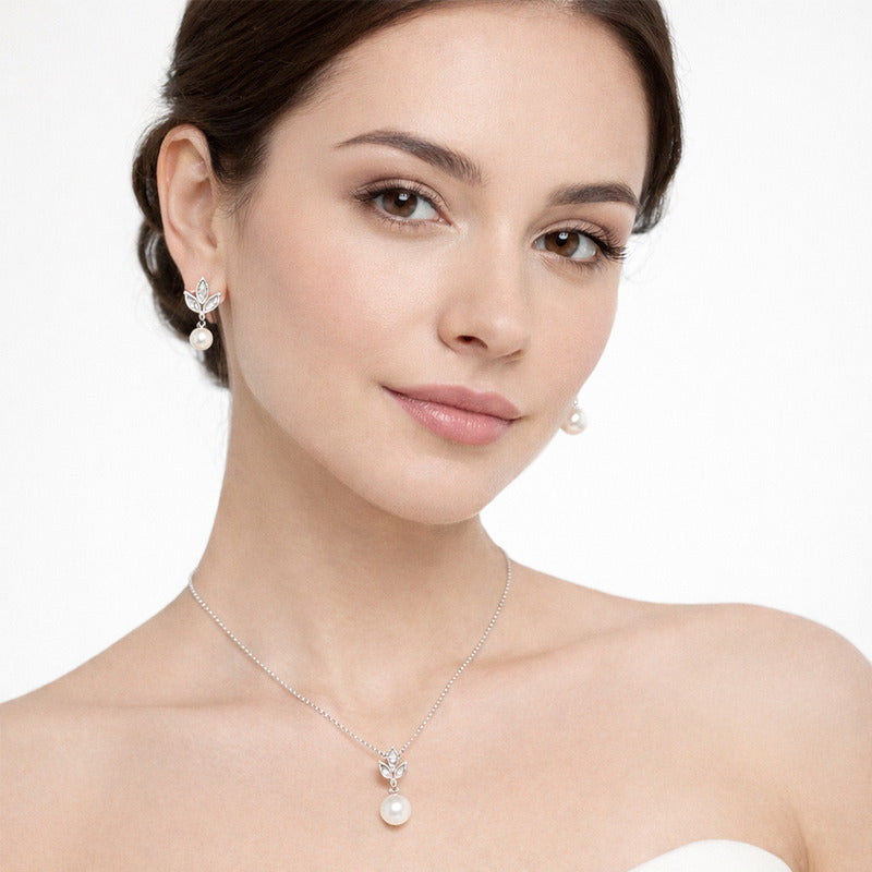 Set Joyería Elegante De Mujer Collar Y Aretes Flor De Perla Plateado