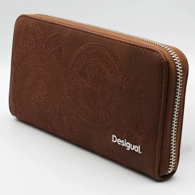 Cartera Para Dama Bordada Mod. 25sapy Marca Desigual® Color Marrón Diseño De La Tela Floreado