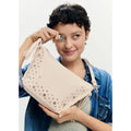 Bolso Mediano Con Tachuelas Y Flecos 26saxpar/1008 Desigual® Beige Lisa Níquel