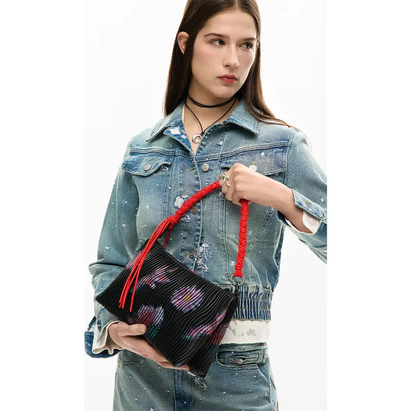 Bolso Mediano Con Textura Para Mujer 26saxpal/2000 Desigual® Negro Floreado Níquel Rojo