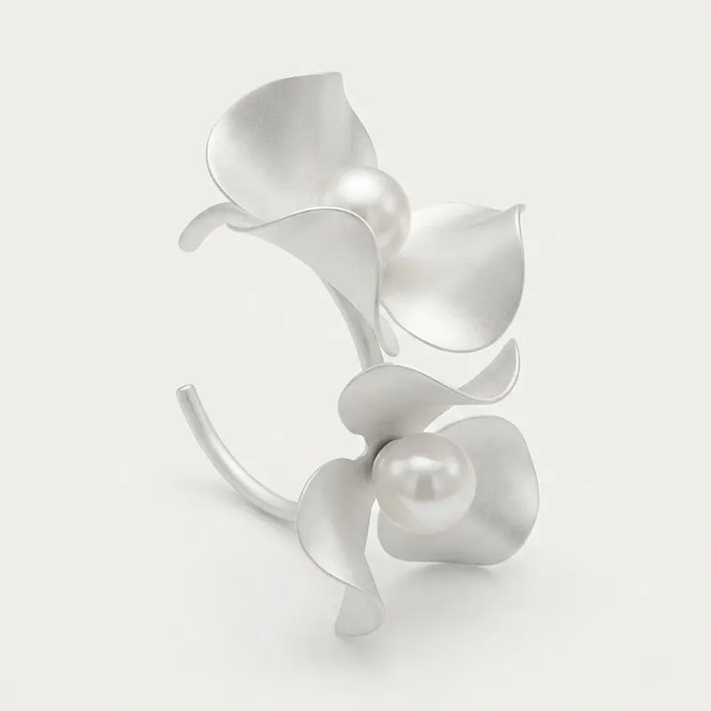 Aretes Tipo Arracada De Flores Con Perlas Marca Lob® Blanco