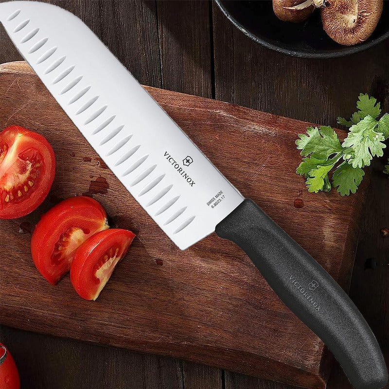 Cuchillo M.santoku Knife 17cm Troquelado Marca Victorinox® Negro