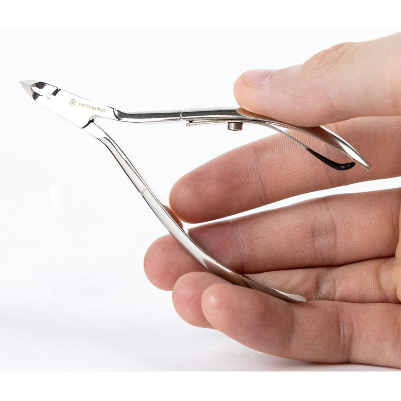 Pinza Para Cutícula Mod.8.2040.10 Marca Victorinox® Plateado