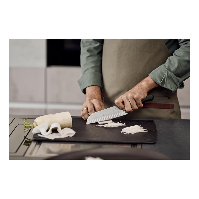 Cuchillo M.santoku Knife 17cm Troquelado Marca Victorinox® Negro