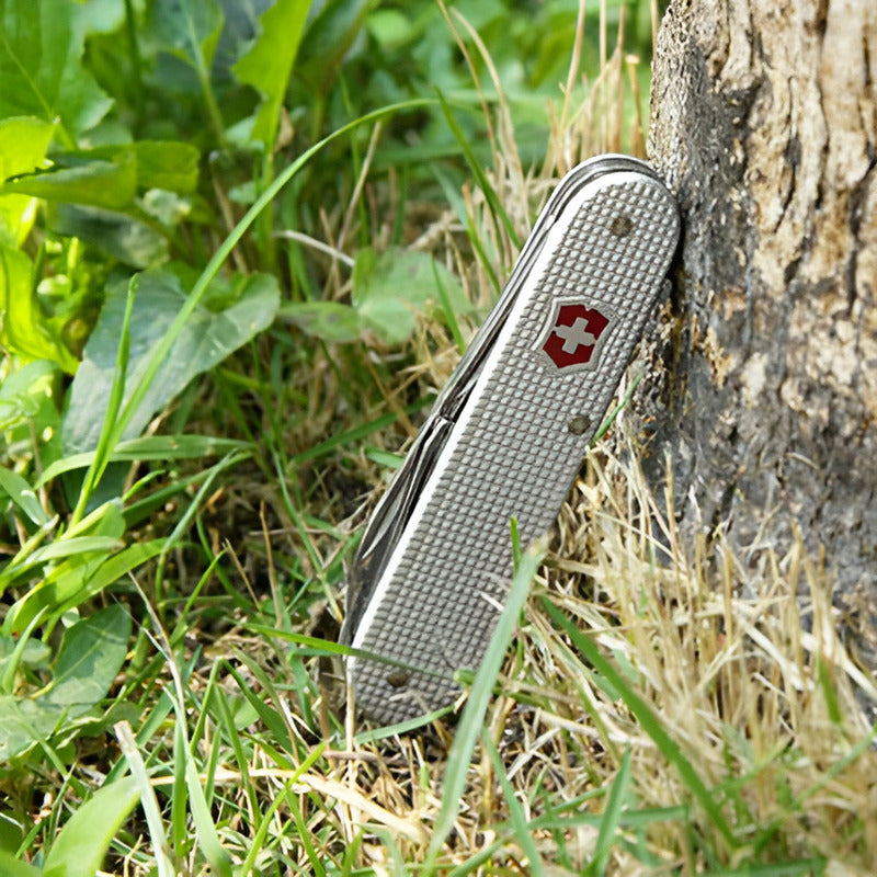 Navaja Cadet Alox 9 Usos Mod.0.2601.26 Marca Victorinox® Plateado